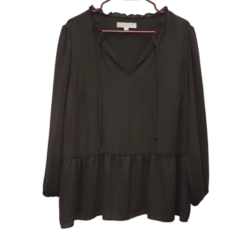 ⭐️Loft size 16 plus size, navy green long sleeve sheer top.